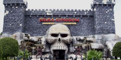 The exterior of the old Skull Kingdom attraction.